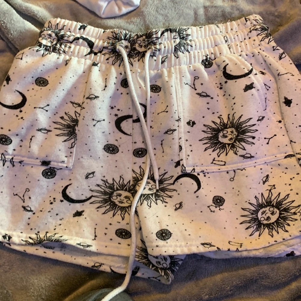 Size medium women shorts made of Cotten
